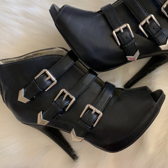 GUESS Black Leather Buckle High Heel Bootie Shoes Women’s NWOT Size 7 - Picture 6 of 12